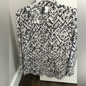 DIVIDED long sleeve blouse